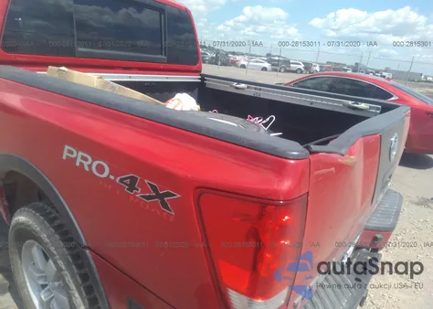 2011 Nissan Titan Pro-4X z USA, uszkodzony, nr VIN 1N6BA0EC8BN300817